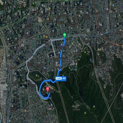 Map showing the walking route from Myeongdong Station to Namsan Library, the starting point of the Namsan Sky Forest Trail in Seoul.
