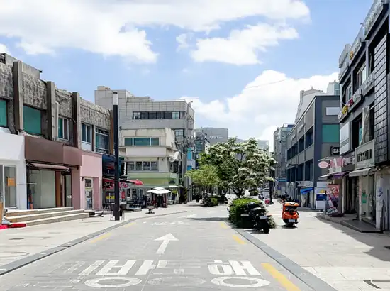 Street view of Apgujeong Rodeo Street in Seoul with shops and clear sky, capturing the atmosphere for travelers exploring Apgujeong Rodeo Street restaurants.