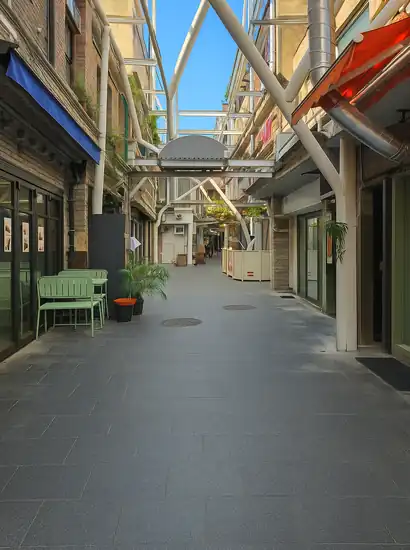 Haebangchon food guide pedestrian alley in Seoul, quiet local street view for foreign travelers