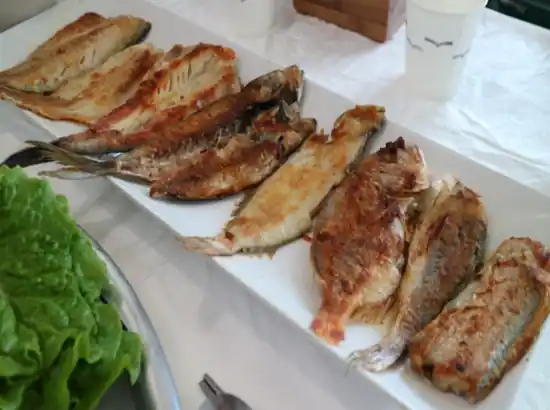 Traditional Jeju grilled fish meal often enjoyed after hiking the Hallasan Cheona Forest Trail.
