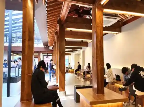 Interior of Intelligentsia Coffee Seochon, a modern Seoul cafe blending hanok elements with a calm atmosphere.
