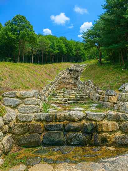 Stone steps along Seoul Trail Course 10 Umyeonsan under a clear blue sky.