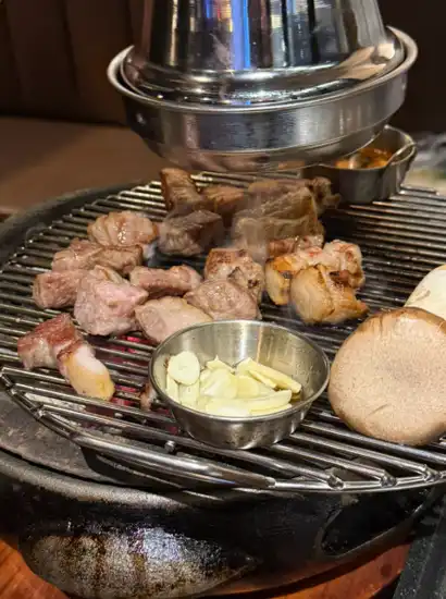 Korean BBQ pork grilling over charcoal at Bonhwaroo in Seoul, captured as part of the Sillim date course itinerary.
