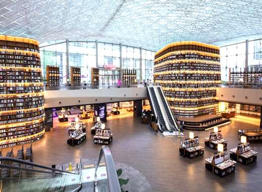 Interior view of Starfield COEX Mall Starfield Library with tall bookshelf and wide open reading space.
