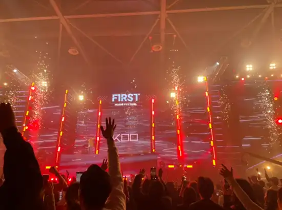 2025 SEOULCon EDM night stage with fireworks and crowd cheering inside DDP Seoul
