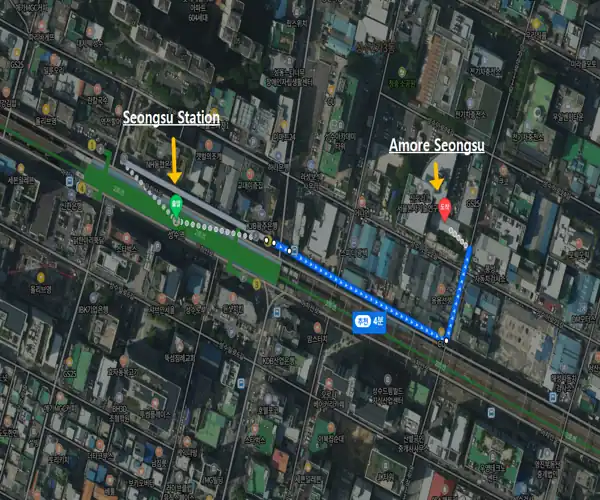 Walking route map from Seongsu Station to Amore Seongsu, showing the 4-minute path for visitors attending the Amore Seongsu K-Beauty Makeup Class.