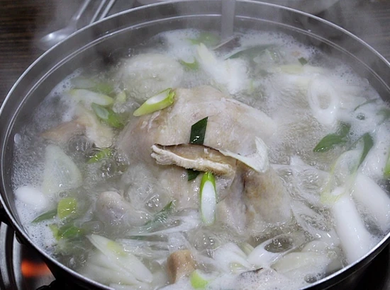 Dakhanmari chicken hot pot simmering near Dongdaemun Design Plaza, a must-try for dongdaemun design plaza food