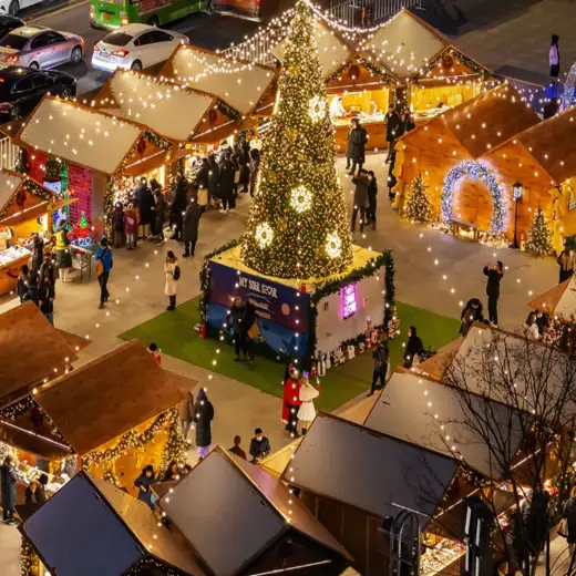 Gwanghwamun Market during the Seoul Winter Festa with Christmas tree, food booths, and visitors enjoying the night lights.